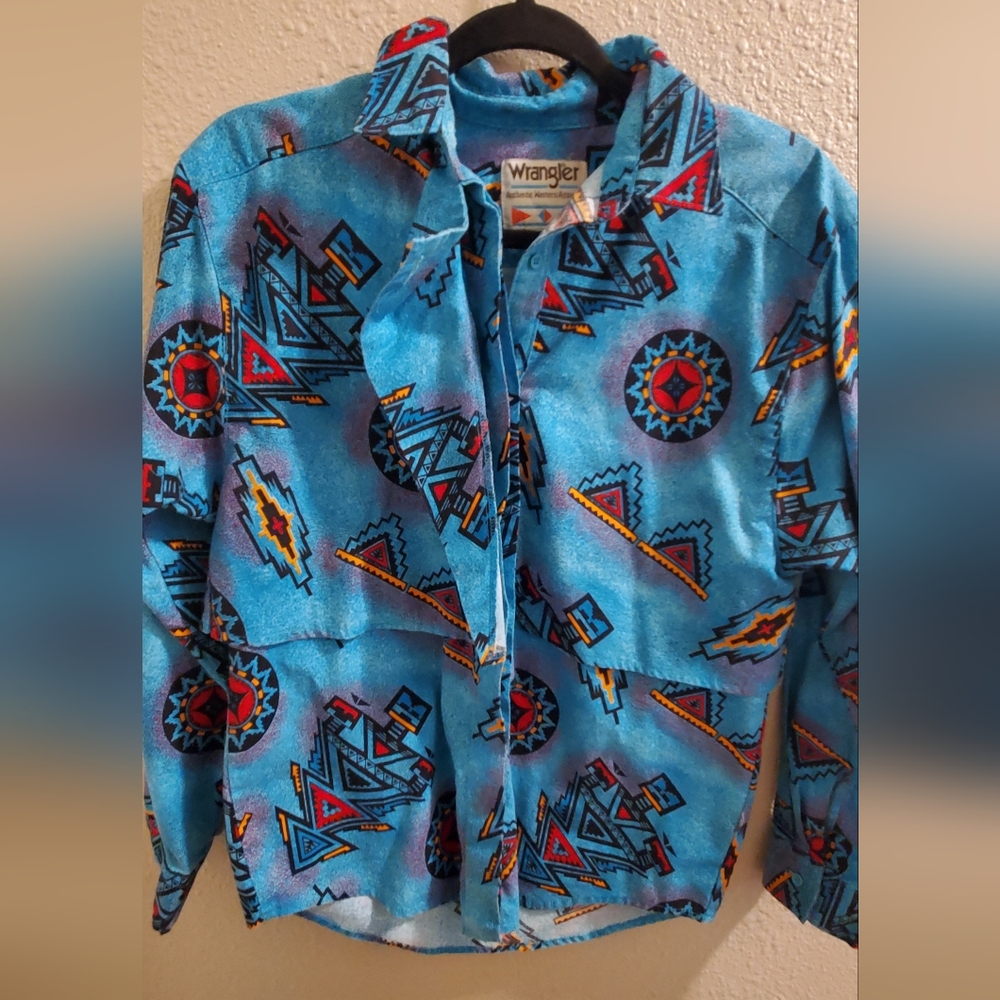 Vintage Wrangler Authentic Western Apparel Size Medium, Blue